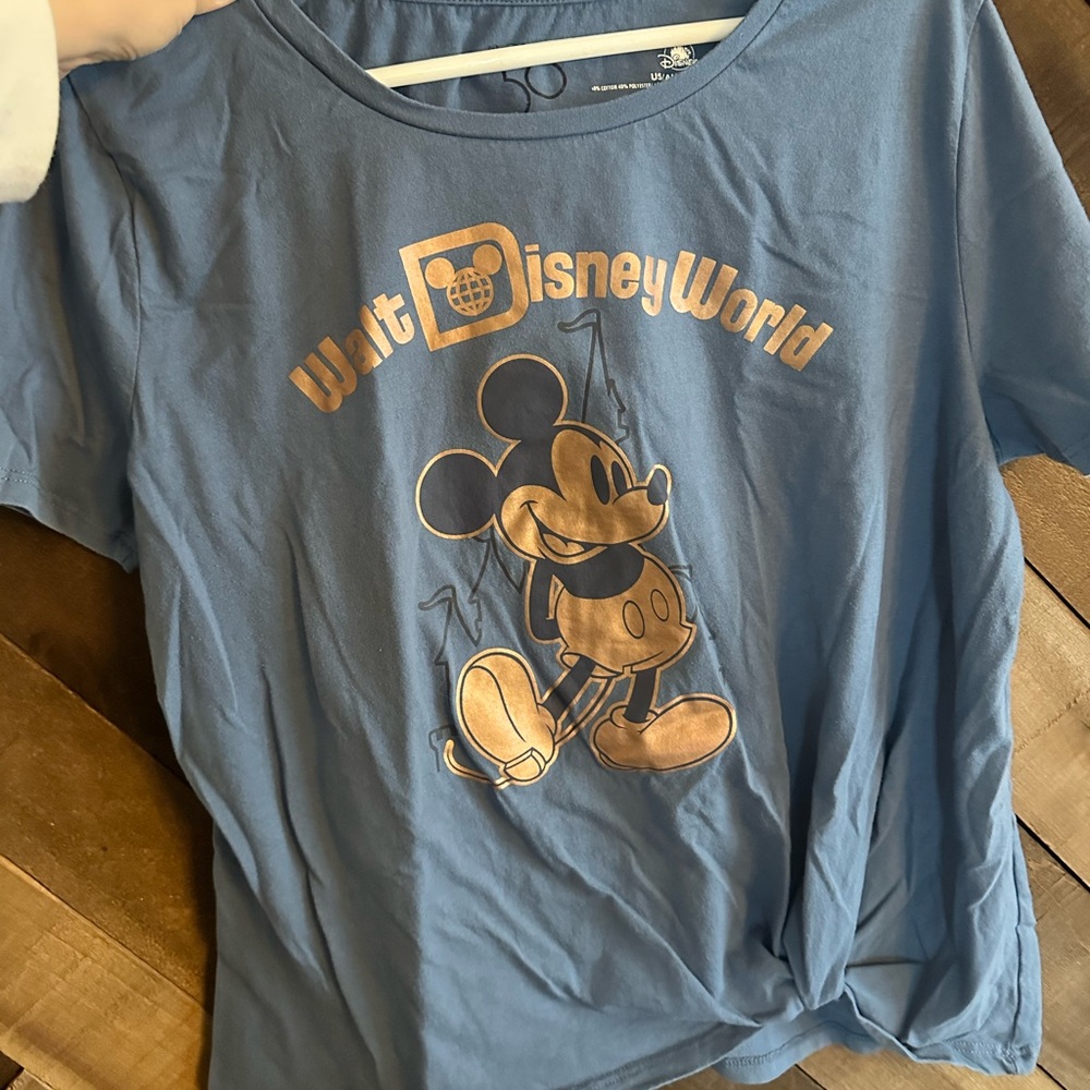 Women’s Walt Disney World shirt